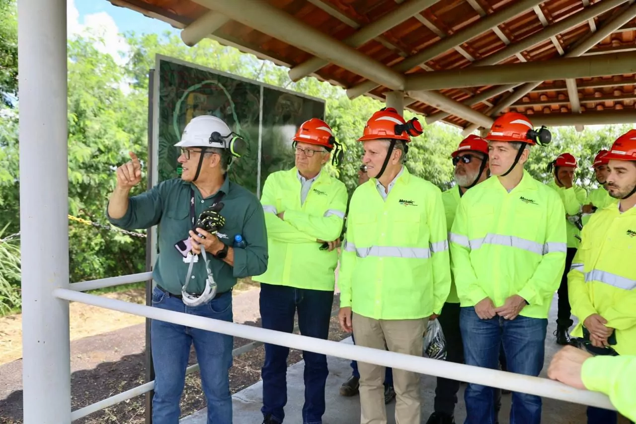 secretário joel sant’anna, luiz vessani e andré rocha em visita à mineradora mosaic, em catalão (foto cristóvão matossic)