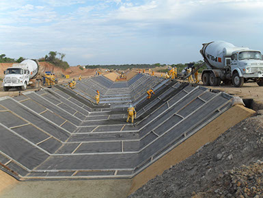 Toniolo, Busnello executou implantação de 29.924 m de canais e um túnel hidráulico com 1.075 m das obras do Trecho 4 do Canal do Castanhão, no Estado do Ceará,