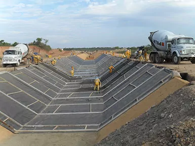 Toniolo, Busnello executou implantação de 29.924 m de canais e um túnel hidráulico com 1.075 m das obras do Trecho 4 do Canal do Castanhão, no Estado do Ceará,